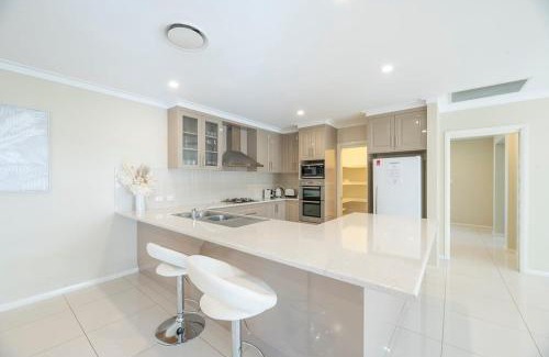 Dubbo Casa | Parkside Getaway - Pool, Family Entertainer