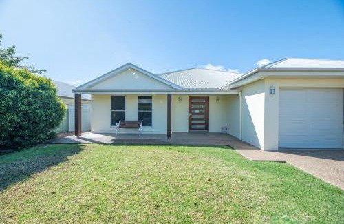 Dubbo Casa | Parkside Getaway - Pool, Family Entertainer