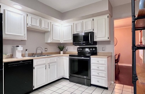 Champaign Casa | Parkside home close to campus - 2 BD 2 BA
