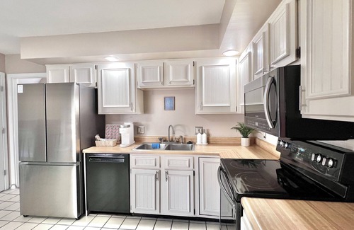 Champaign Casa | Parkside home close to campus - 3 BD 2 BA