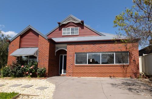 Craigieburn Villa | Parkside House by GoodLive