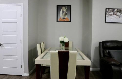 Southeast Calgary Apartamento | Parkside Luxury Stay with Xbox Entertainment