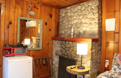 Ludington Apartamento | Parkview Cottage #10 One Half Block to Beach - Sleeps 2