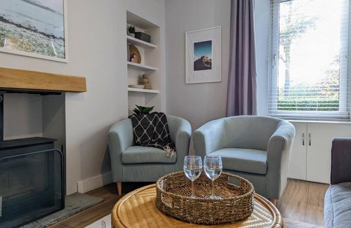Carnoustie Casa | Parkview Cottage - Lovely home with cosy fireplace
