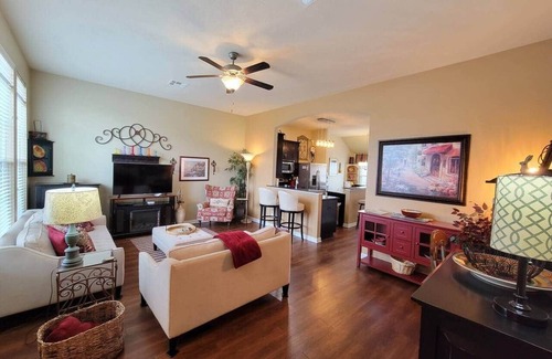 College Station Casa | Parkview House @ Autumn Lake