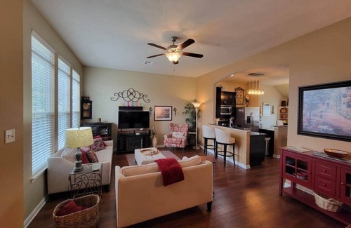 College Station Casa | Parkview House @ Autumn Lake