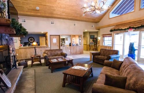 Toivola Hotel | Parkview Lodge and Grill