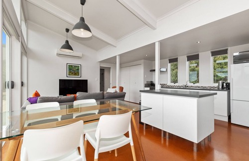 Russell Casa | Paroa Bay Chalets - Te Whare Kiwi