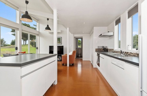 Russell Casa | Paroa Bay Chalets - Te Whare Kiwi