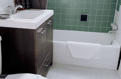 Alta Vista Casa | Parrot Paradise Sarasota +Low cleaning fee+ near Beach, Pinecraft, Airport.