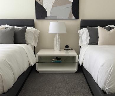 Marina del Rey Apartamento | Partial Ocean View Steps to the Pier