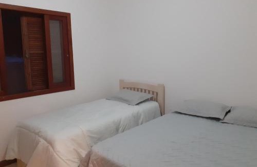 Pinheira Casa | Partiu Praia SC- Piscina, Ar condicionado, wi-fi, duas quadras da praia e centrinho