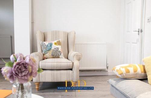 Newcastle-Under-Lyme Apartamento | Parydise Presents The Knutton House - Spacious 3BR Escape - Business Ready, Family Friendly