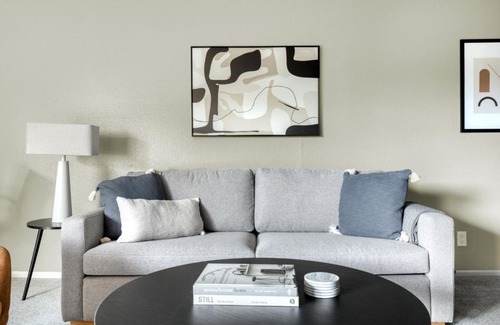 Pasadena Apartamento | Pasadena 1BR w gym pool nr Colorado Ave LAX-861