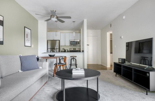 Pasadena Apartamento | Pasadena 1BR w gym pool nr Colorado Ave LAX-861