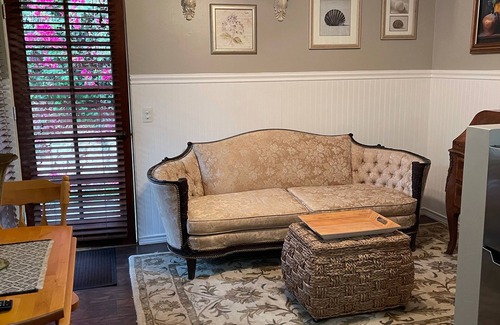 North Arroyo Casa | Pasadena Guest House near Rose Bowl