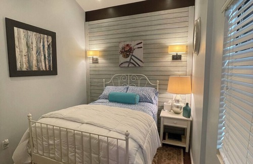 North Arroyo Casa | Pasadena Guest House near Rose Bowl