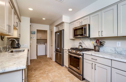 El Mirador Casa | Paseo El Mirador - Casa De 3 Cuartos Y 2 Baños