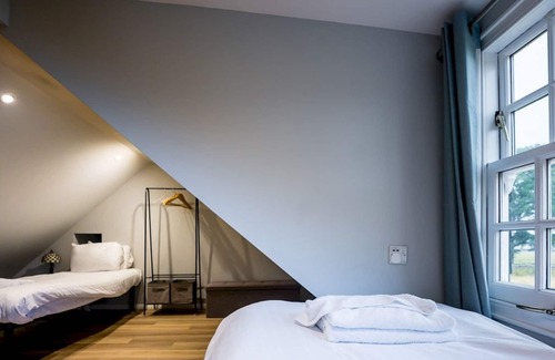 Falkland Casa | Pass the Keys | 1 bedroom studio with a cosy indoor log fire