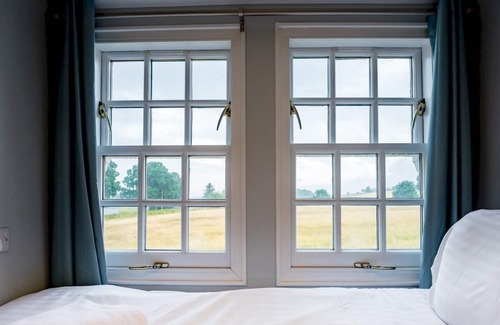 Falkland Casa | Pass the Keys | 1 bedroom studio with a cosy indoor log fire
