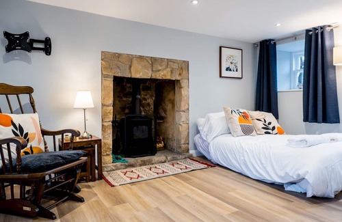 Falkland Casa | Pass the Keys | 1 bedroom studio with a cosy indoor log fire