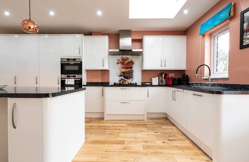 Sidcup Casa | Pass the Keys | 4 Bed house + Parking, 5 mins Sidcup Station