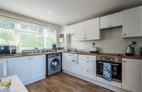 Pembroke Casa | Pass the Keys | Beach Retreat - Free Parking and Wifi - Sleeps 4