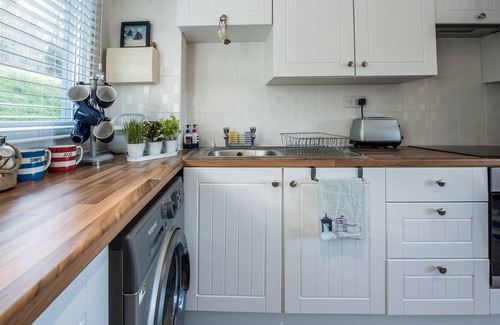 Pembroke Casa | Pass the Keys | Beach Retreat - Free Parking and Wifi - Sleeps 4