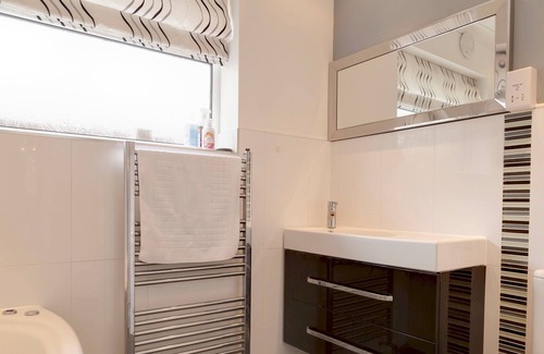 Milton Casa | Pass the Keys | Beautiful 4BR with Private Garden