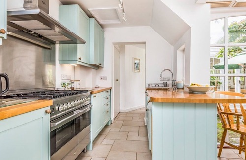 Bosham Casa | Pass the Keys | Charming Historic Bosham Home Close To Quayside