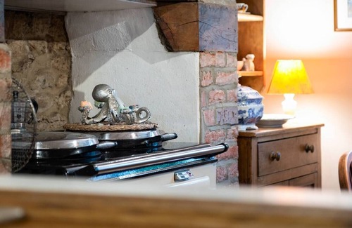 Longworth Casa | Pass the Keys | Charming 18th century stone cottage