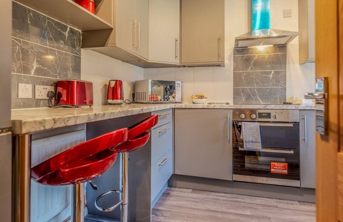 Telford Casa | Pass the Keys | Charming Home + Garden | Family-Friendly Telford