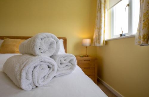 Shrewsbury Casa | Pass the Keys Cheerful and modern one bedroom home with parking