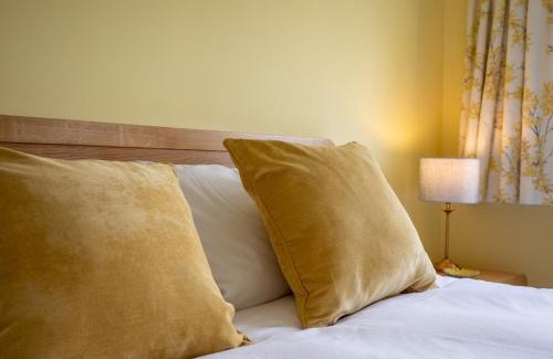 Shrewsbury Casa | Pass the Keys Cheerful and modern one bedroom home with parking