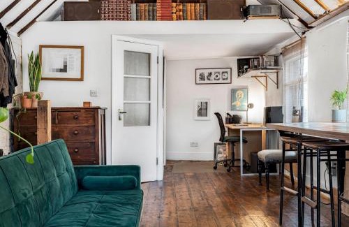 Harringay Casa | Pass the Keys Cosy Flat historic 1880 coach house North London