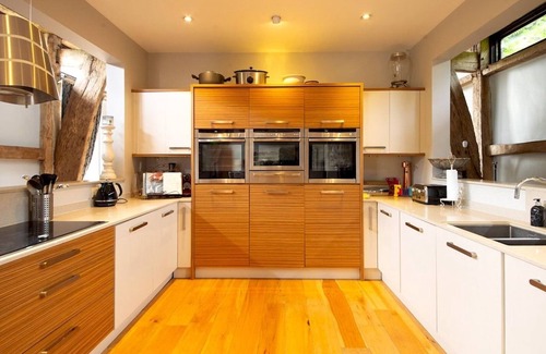 Hemel Hempstead Casa | Pass the Keys | The Chilterns Cruck Barn