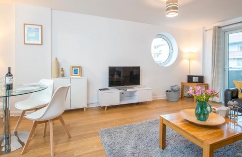 Century Wharf Apartamento | Pass the Keys Lovely 2 Bedroom Apartment in the Bay with a view