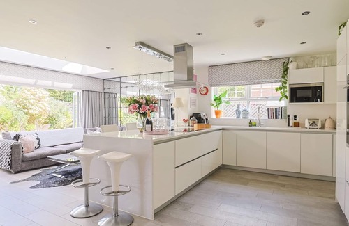 Winkfield Casa | Pass the Keys | Luxury Villa with Hot Tub - 5 minutes to Legoland