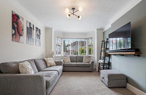 Didsbury Casa | Pass The Keys Picture Perfect Haven in Didsbury Village - Free Parking & EV Station
