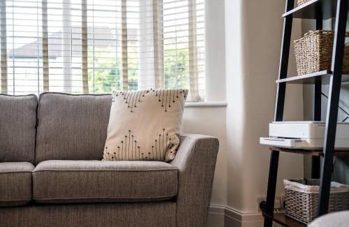 Didsbury Casa | Pass The Keys Picture Perfect Haven in Didsbury Village - Free Parking & EV Station
