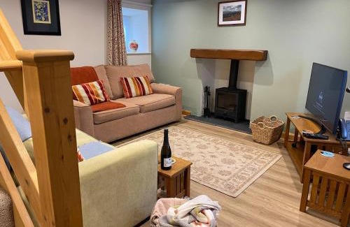 Hulme End Casa | Pass the Keys Quaint & Cosy Cottage Hamlet Location for 4 & Pets
