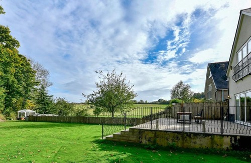 Nantgarw Casa | Pass the Keys | Spacious 5 bedroom home in beautiful location