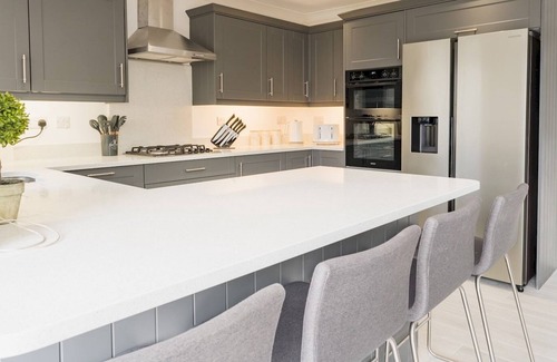 Heswall Casa | Pass the Keys | Spacious 5 BR great base for Liverpool Chester