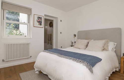 Twickenham Riverside Casa | Pass the Keys | Stunning stylish apt near Richmond Bridge