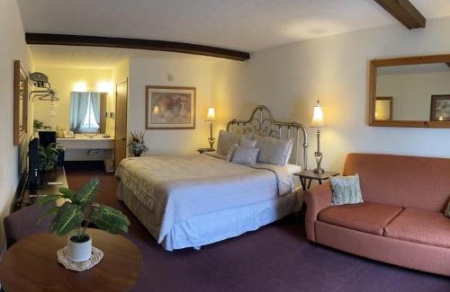 Eureka Springs Hotel | Passion Play Road Inn - Formerly Statue Road Inn