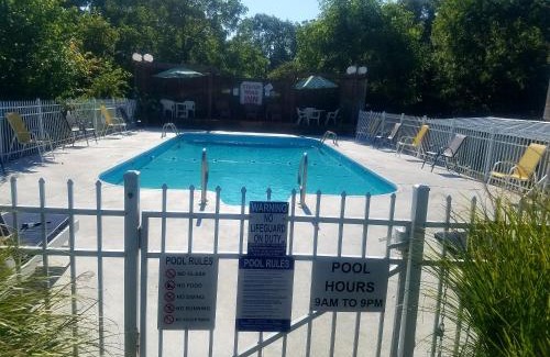 Eureka Springs Hotel | Passion Play Road Inn - Formerly Statue Road Inn