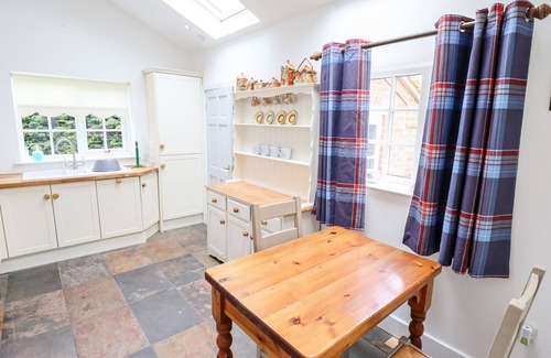 Holton Le Clay Cabaña | Pat's Cottage