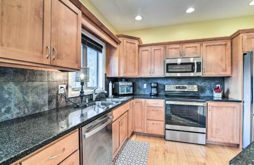 Burkesville Casa | Patio and King Suite Home 2 Mi to Dale Hollow Lake!