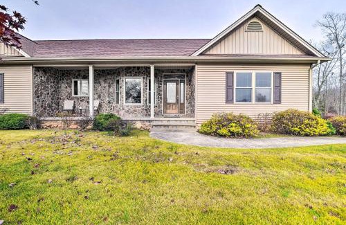 Burkesville Casa | Patio and King Suite Home 2 Mi to Dale Hollow Lake!