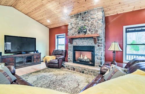 Burkesville Casa | Patio and King Suite Home 2 Mi to Dale Hollow Lake!